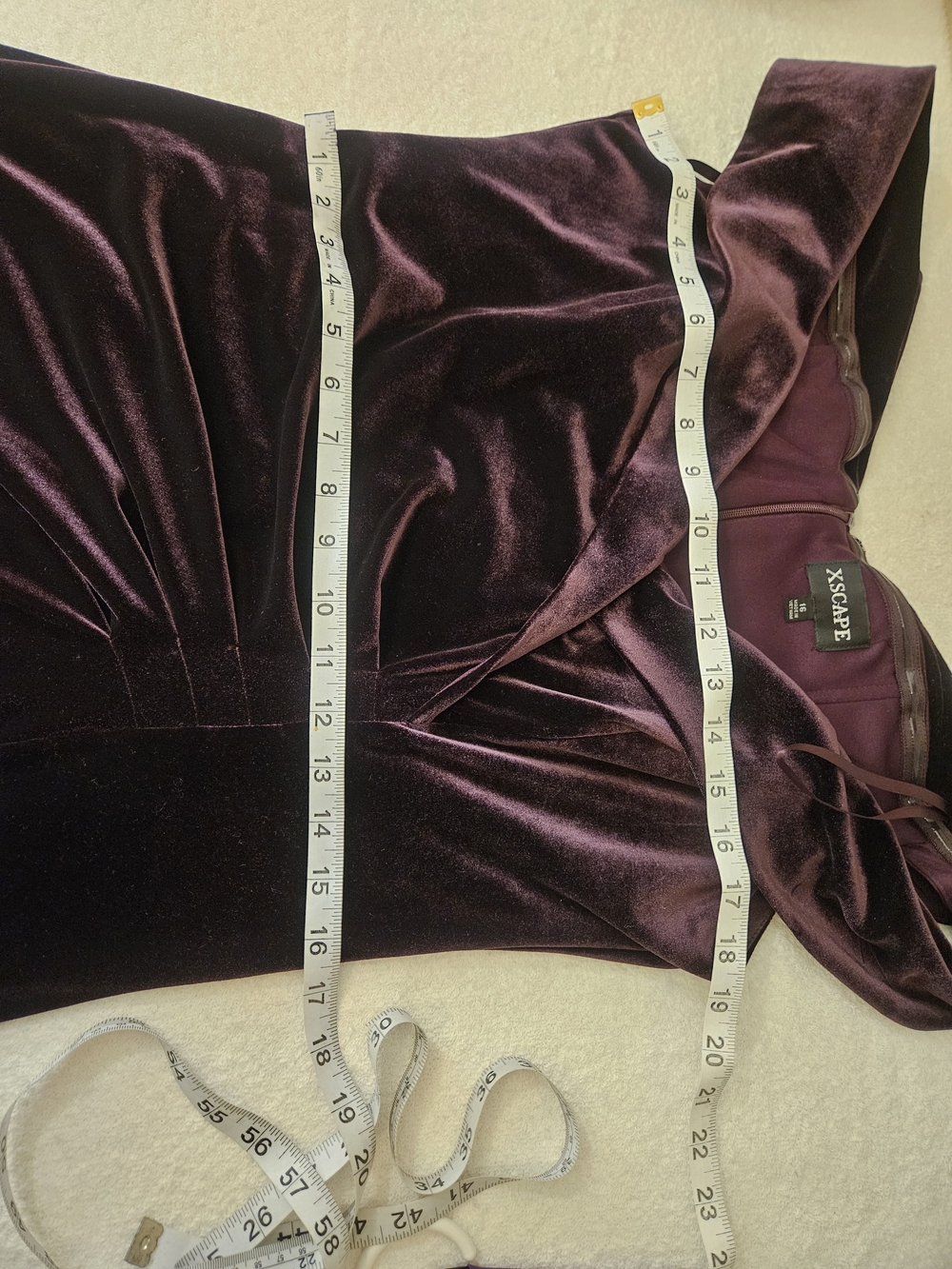 Xscape Charmaine Velvet Off-The-Shoulder Evening Gown Size 16 - Picture 8 of 11